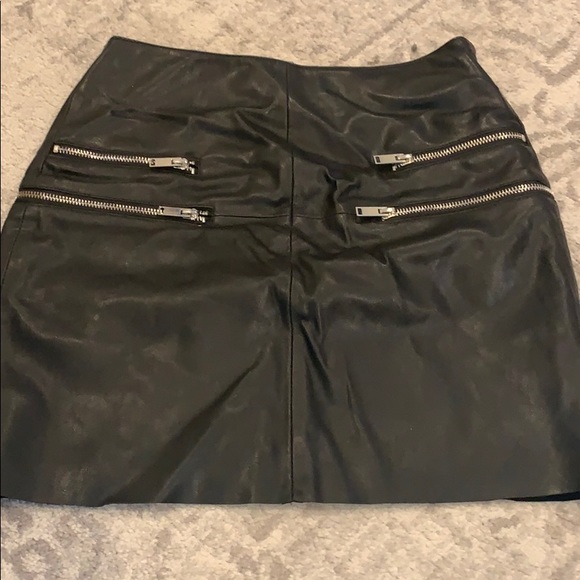 Zara black leather like skirt w zippers - Picture 1 of 4